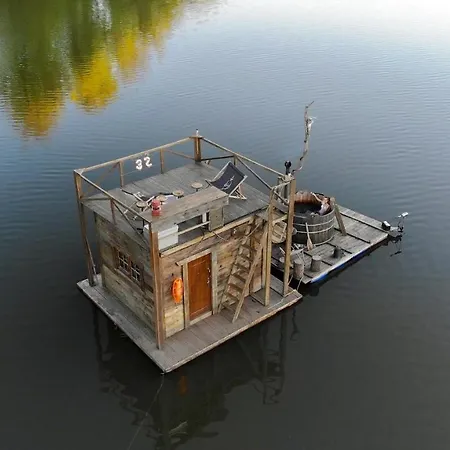 Holiday home Plywajacy